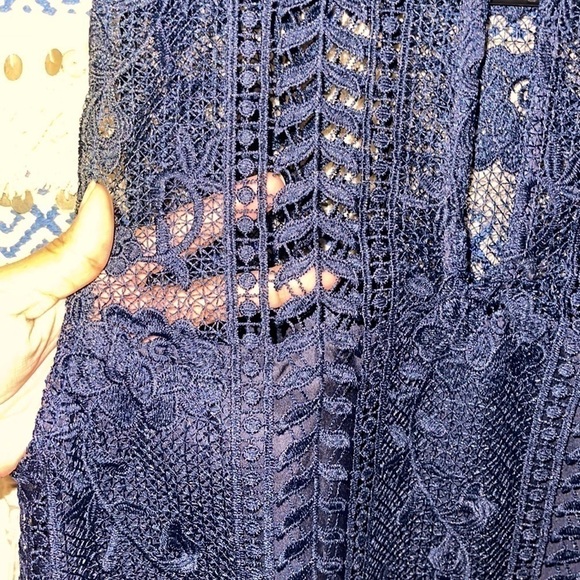 NWOT-Sheri Mock Neck Sleeveless Lace Mini Shift Dress - Picture 9 of 10